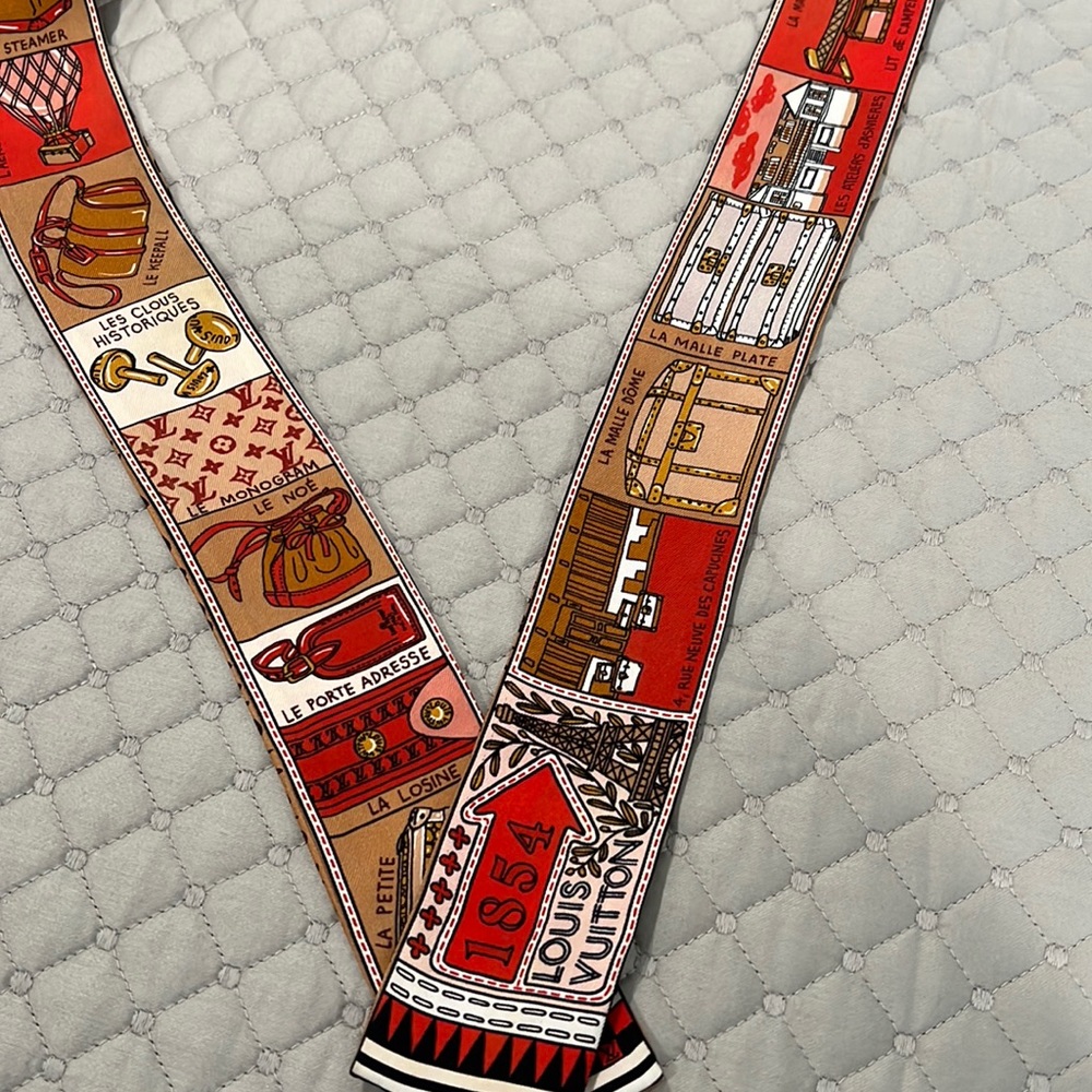 Louis Vuitton  beautiful neckerchief